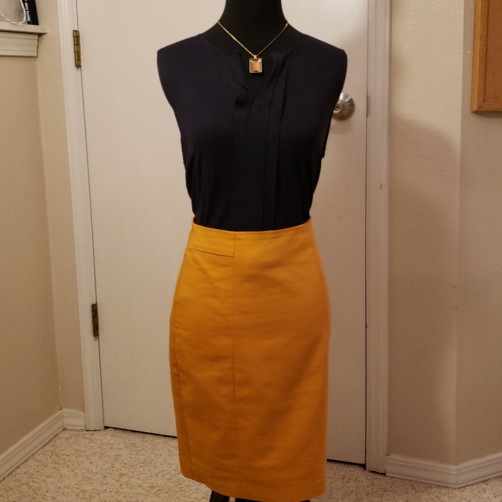 Mustard pencil skirt from H&M
